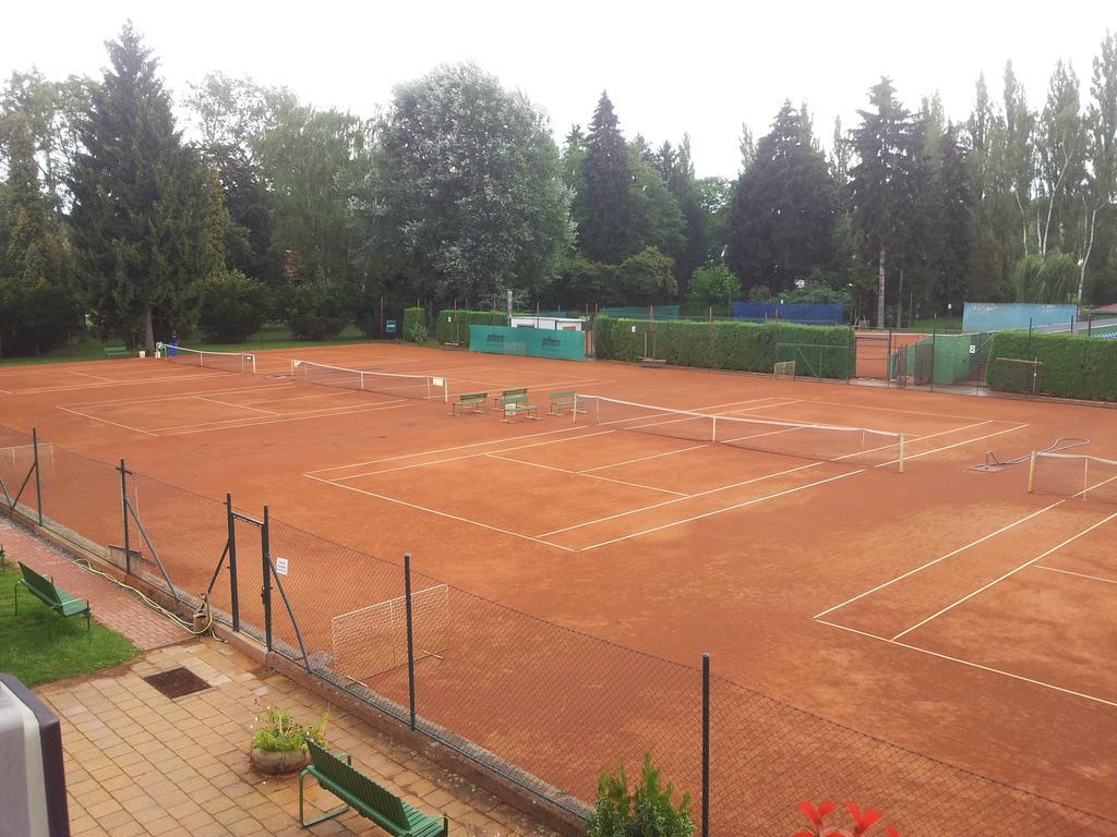 Penzion Tenis Podiebrady Zewnętrze zdjęcie