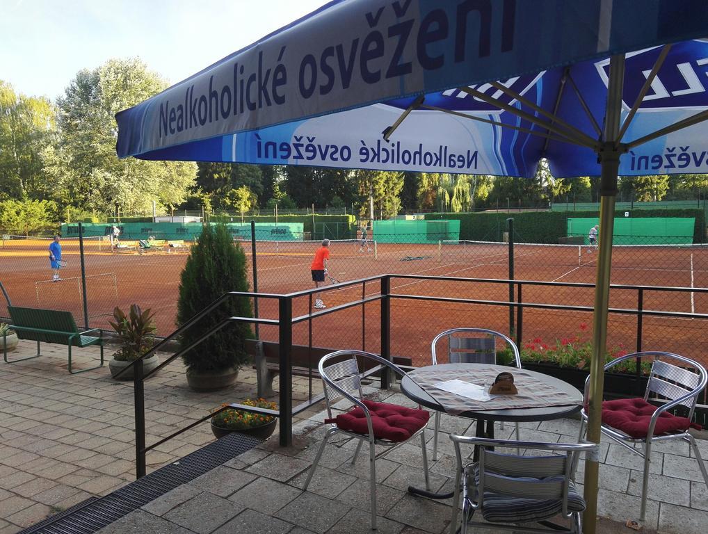 Penzion Tenis Podiebrady Zewnętrze zdjęcie