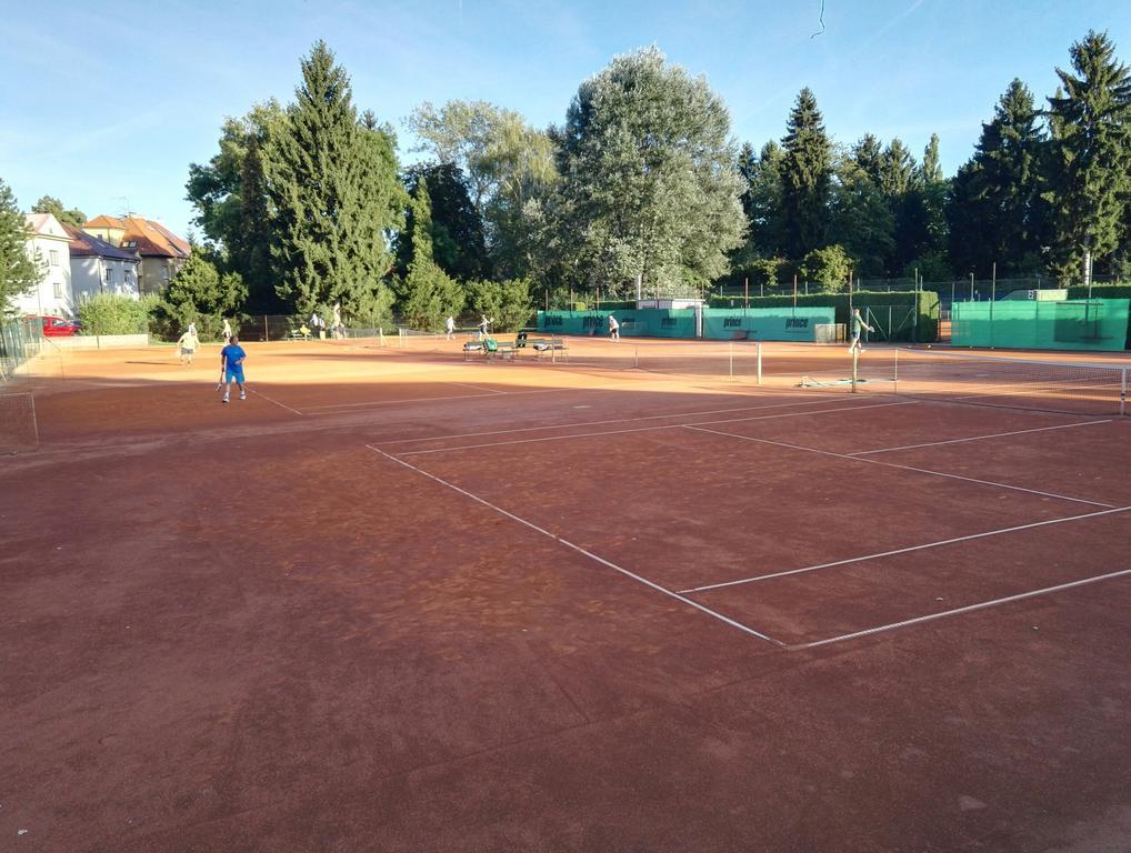 Penzion Tenis Podiebrady Zewnętrze zdjęcie